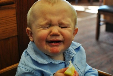 15 fotografii drăgălașe și amuzante cu copiii care experimentează pentru prima dată lucruri noi