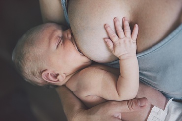 5 lecții pe care le-am învățat, după ce am alăptat 3 bebeluși