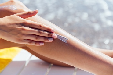 Cum avem grijă de corpul nostru vara – sfaturi de la farmacist și de la medicul dermatolog