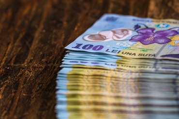 Creşterea alocaţiilor, lăsată pentru anul viitor. “Majorarea lor, în prezent, ar fi o lovitură grea pentru buget”, spune Raluca Turcan