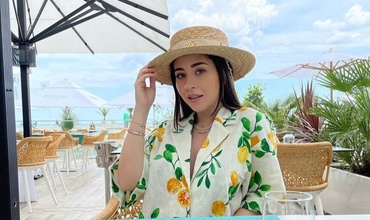 Nicole Cherry, o graviduță sexy. Cum arată artista în costum de baie