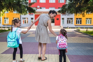 Cum ajutăm copilul să se acomodeze la începutul școlii