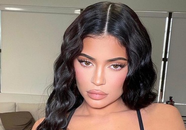 Kylie Jenner a confirmat că este însărcinată și că va deveni mămică, pentru a doua oară