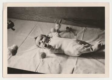 Cum erau crescuți bebelușii în trecut: diversificarea începea la 6 săptămâni de la naștere