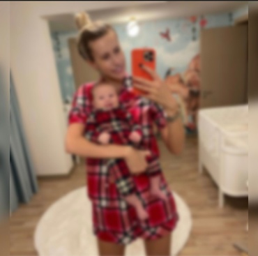 Gabriela Oțil, prima poză cu chipul micuțului Luca. Are gropițe în obrăjori!