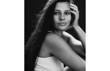 Copile, uite-o, ea e mama ta. Omule, uite-o, ea e femeia ta