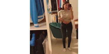 Ce mărime poartă la pantaloni Nicole Cherry, la nici doar o lună de la naștere