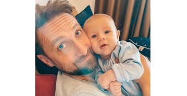 Dani Oțil, surprins într-o ipostază tandră alături de micuțul Luca