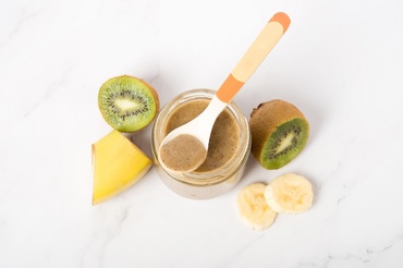 Diversificarea bebelușului: beneficiile consumului piureului de kiwi