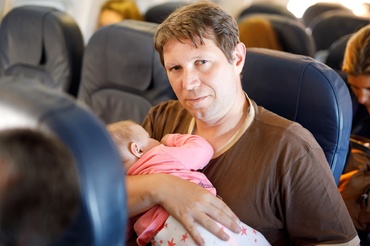 Pasagerii unui avion au cântat „Baby Shark” pentru a calma un copil care plângea