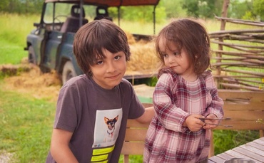 Dana Rogoz, mini-vacanță cu familia, la Viscri – GALERIE FOTO