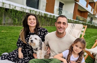 Ședință foto cu burtici în familia Cavaleru-Drăghia. Vladimir Drăghia: “Mai e puțin și vom fi cinci”