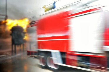 Incendiu de proporții la o pensiune din Vâlcea unde erau 40 de copii veniți în tabără. Jumătate dintre ei au ajuns la spital