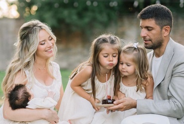 Vera, fetița Laurei Cosoi, a împlinit 2 ani. Ce mesaj emoționant i-a transmis mama ei