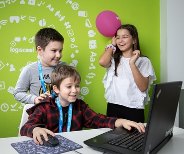 250 de burse la cursurile Logiscool - oferite pentru a susține educația digitală a copiilor