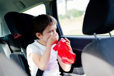 Copilul are rău de mașină? Iată 8 sfaturi pentru a preveni acest lucru