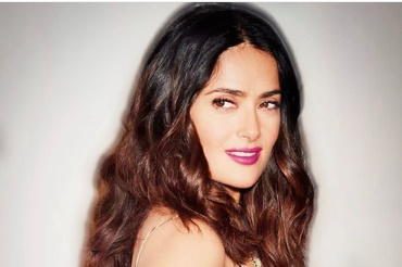 Salma Hayek a dezvăluit că a alăptat un copil necunoscut