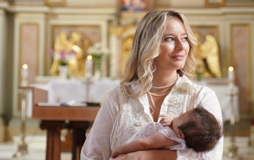 Lara, fetița Laurei Cosoi, a împlinit 7 luni. Imagini înduioșătoare cu micuța