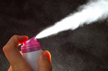 O fată de 14 ani a murit după ce a inhalat deodorant. Avertismentul tatălui adolescentei pentru toți părinții