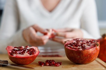 6 beneficii ale consumului de rodie, în timpul alăptării