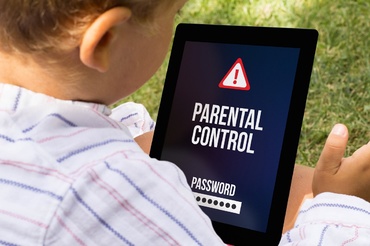 Utilizarea aplicațiilor parentale și beneficiile controlului parental