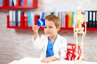 10 factori care afectează sănătatea oaselor, la copii