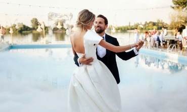 Dani Oțil și Gabriela Prisacariu s-au căsătorit religios. Tiago, băiețelul lor, a fost cavalerul de onoare