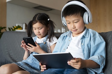 Minorii din China nu vor mai avea voie pe telefon mai mult de 2 ore