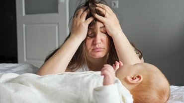Cum gestionezi lipsa somnului, ca proaspătă mămică: strategii pentru nopți odihnitoare