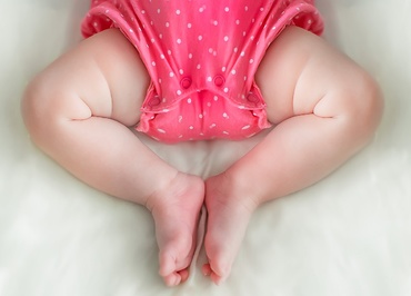 Greșeala de alimentație a părinților, care a dus la modificarea formei picioarelor la bebeluși, i-a făcut pe medici să tragă un semnal de alarmă