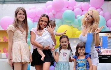 Ella, fetița cea mare a Andreei Bălan, a împlinit 7 ani. Cu această ocazie, cele două au lansat împreună piesa “Copilărie”