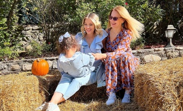 Andreea Ibacka a sărbătorit-o pe mama ei, împreună cu Namiko: „Trei generații de fete cucuiete și vacanța lor de o zi”