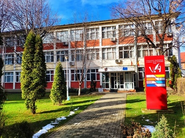 Elevii și profesorii, intrare comună în școală? „În primul rând, suntem categorii sociale diferite”. Declarația unei profesoare care a stârnit controverse