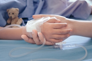 A murit copilul care s-a înecat cu o bucată de măr la o grădiniță neautorizată din Oradea
