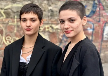 Gemene identice, separate la naștere, s-au cunoscut la 19 ani pe Tik-Tok. Nu știau una de existența celeilalte