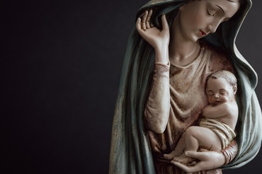 Parenting modern. 3 lecții de parenting, pe care să le învățăm de la Fecioara Maria