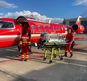 Bebeluş de doar o zi, transportat de urgenţă de la Timişoara la Bucureşti, cu un avion SMURD. Ce s-a întâmplat