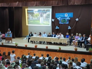 Discursul neașteptat al unei eleve, la absolvirea liceului: „școala a devenit o sursă de frustrare și dezamăgire pentru mulți dintre noi”. Ce spun profesorii