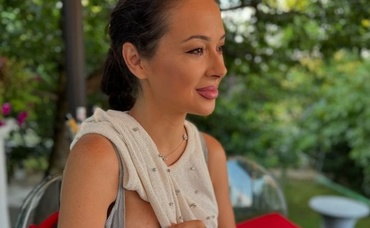 Vlăduța Lupău, fotografie emoționantă surprinsă în timp ce își alăpta bebelușul