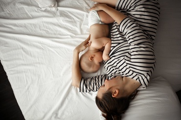 Săptămâna Mondială a Alăptării. Impactul alăptării asupra somnului bebelușului