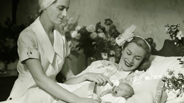 5 dintre cele mai ciudate sfaturi de parenting, vechi de 100 de ani