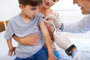 Imunizarea naturală vs. Imunizarea prin vaccinuri: Este „natural” mai bun?