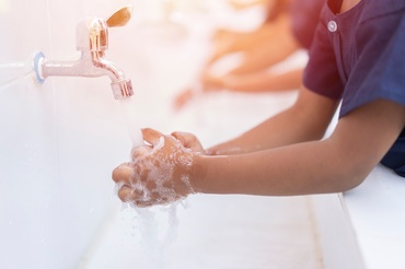 Campanie în toate creşele, grădiniţele şi şcolile de stat din Bucureşti / Copiii vor învăţa să se spele corect pe mâini şi vor afla de ce este important să deprindă acest obicei