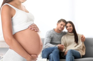 Italienii care apelează la mame surogat, chiar și în alte țări, pedepsiți cu închisoarea