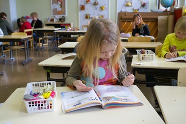 În loc de note, feedback constructiv: Cum sunt evaluați elevii în școlile din Finlanda