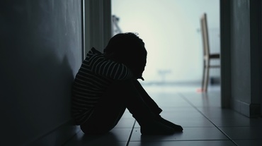 Cele mai frecvente semne că un copil are dificultăți emoționale și cum să îl ajutăm să le depășească