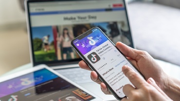 Copil de 11 ani, între viață și moarte, după ce a vrut să reproducă un clip de pe TikTok. Tragedia a avut loc în mall
