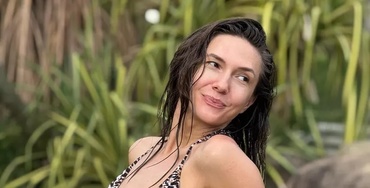 Adela Popescu, în costum de baie, pe Instagram. Ce reacție a avut soțul ei