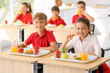 Guvernul Spaniei vrea să interzică sucurile în cantinele şcolare, în încercarea de a reduce obezitatea