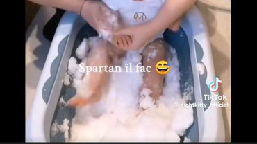 Cum a ajuns un copil de 1 an victima provocărilor periculoase de pe TikTok. „Spartan îl fac! L-am pus dezbrăcat în zăpadă pentru imunitate”. UPDATE: Mama, cercetată de Poliție.